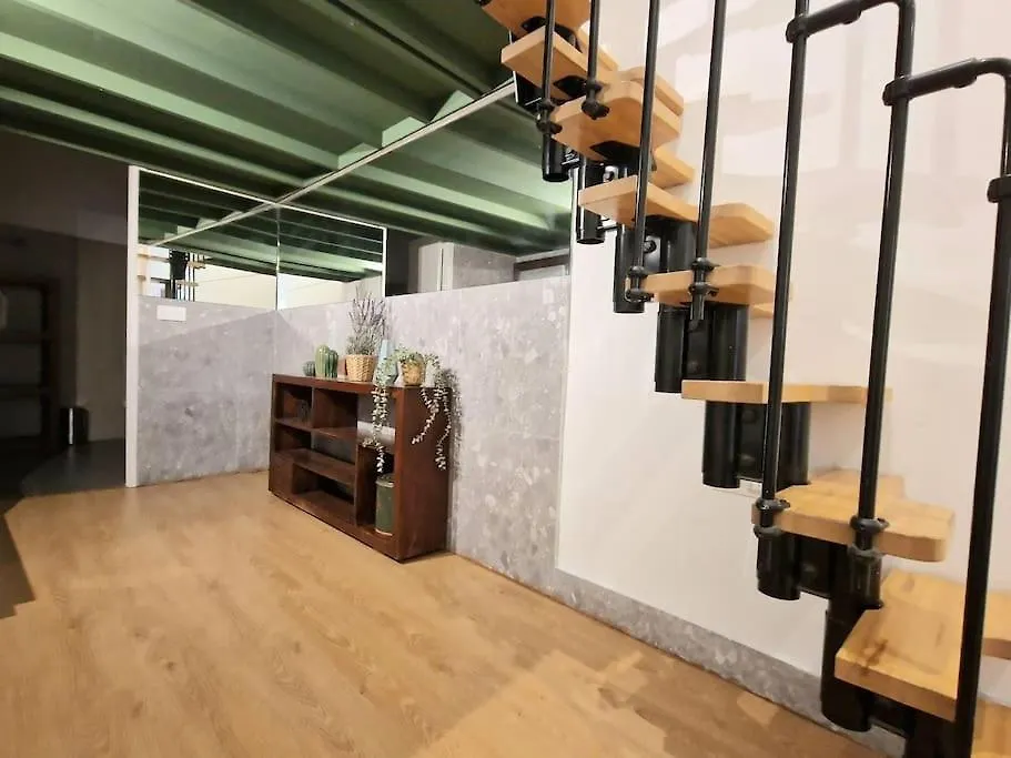 Estudio Espacioso Y Centrico Sevilla 0*,  İspanya